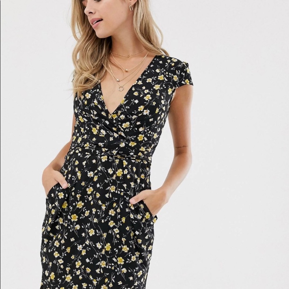NWT | QED LONDON Dress | Size 6